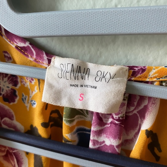 Yellow jumpsuit - Picture 2 of 3